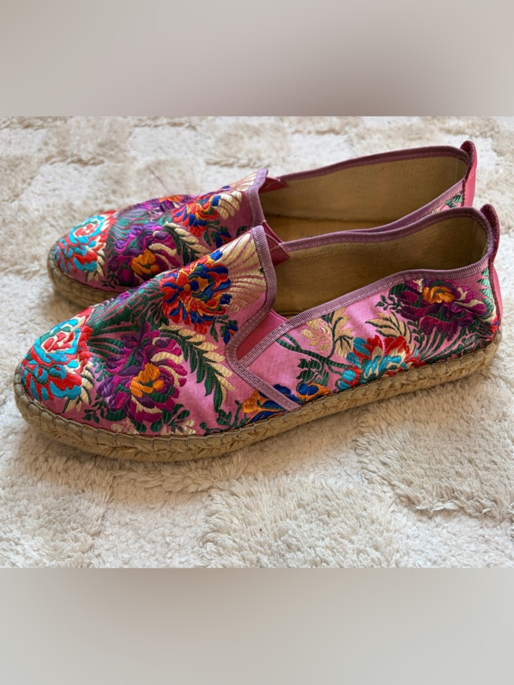 Fabiolas Pink Floral Embroidered Slip-On Espadrilles Loafers Spain Size 41 Boho